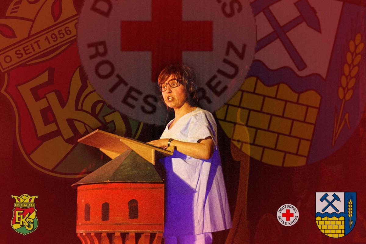 Ute Stelmaszyk in der Bütt als Krankenpflegerin | Bürger helfen Bürgern - Logos